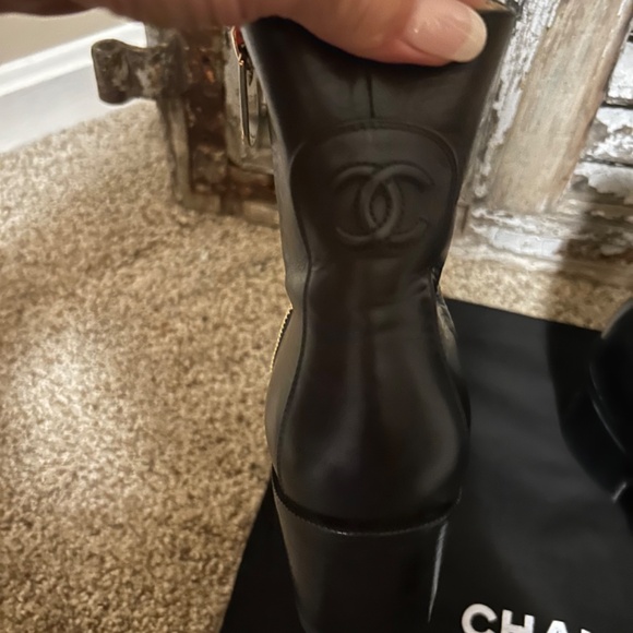 Chanel ankle boots logo/ double gold zippers 39 with logos. Wood heel - Picture 3 of 14